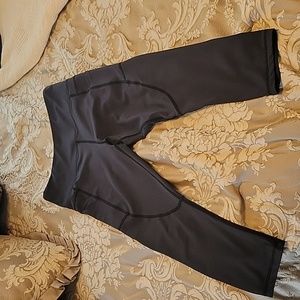 Zyia capri leggings